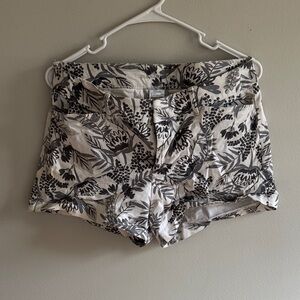 Old Navy Black and White Floral Shorts 9